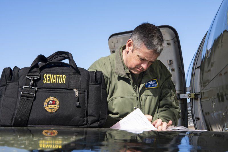 Simmons takes last flight as commander at Vance